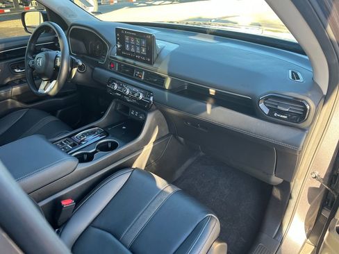Used 2024 Honda Pilot Touring image 25