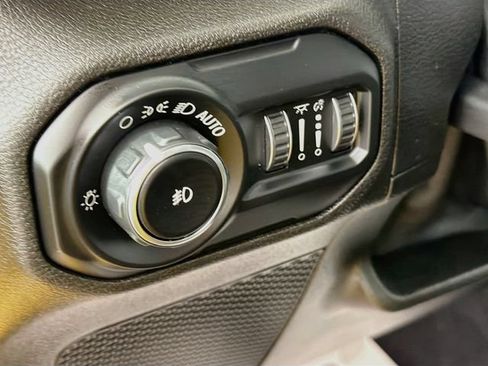 Used 2019 Jeep Wrangler Rubicon w/ Uconnect 4C Nav & Sound Group AWD/4WD image 10
