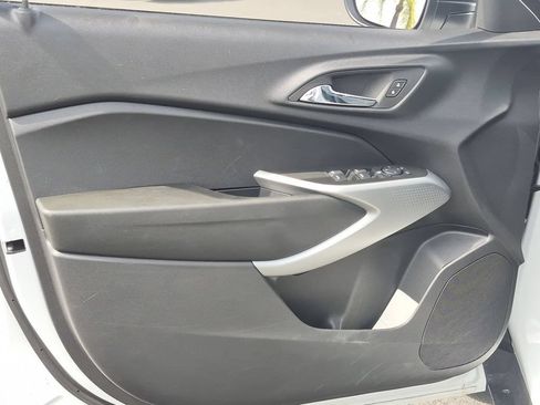 Used 2025 Chevrolet Trax LS FWD image 11