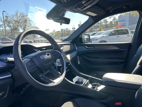 New 2025 Jeep Grand Cherokee Altitude image 15