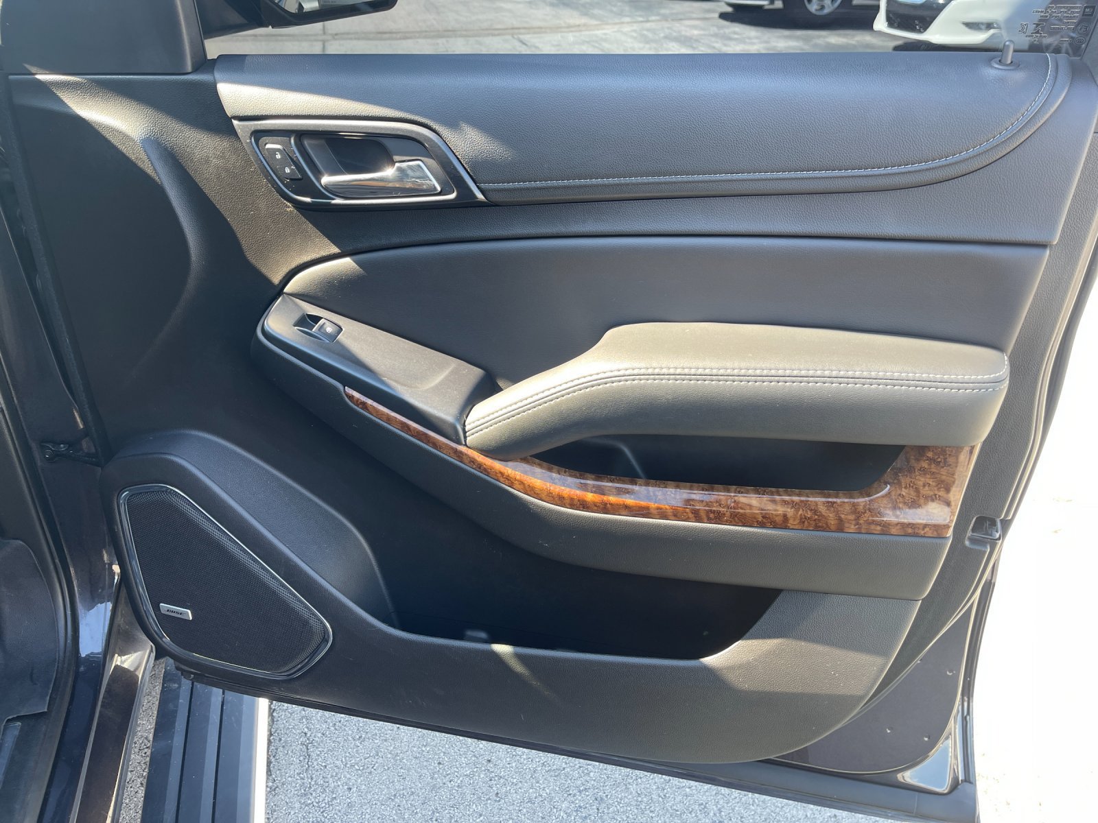 Used 2018 Chevrolet Suburban Premier AWD/4WD image 23