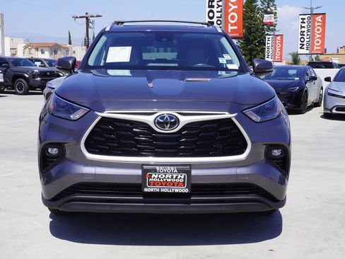 Used 2023 Toyota Highlander XLE FWD image 3