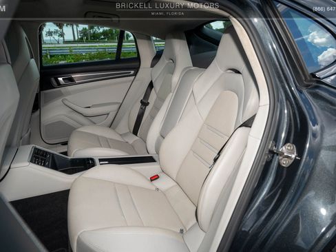 Used 2022 Porsche Panamera GTS image 7