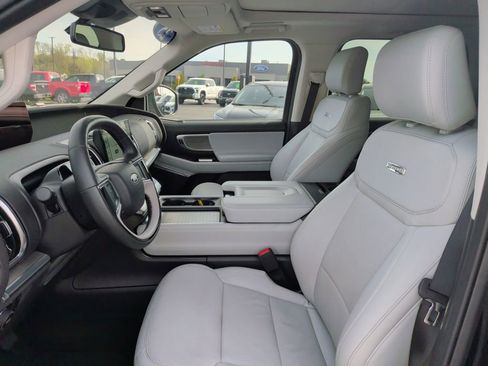 Certified 2025 Ford Expedition Platinum w/ Driver's Package AWD/4WD image 4