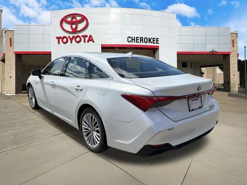 Used 2020 Toyota Avalon Limited image 7