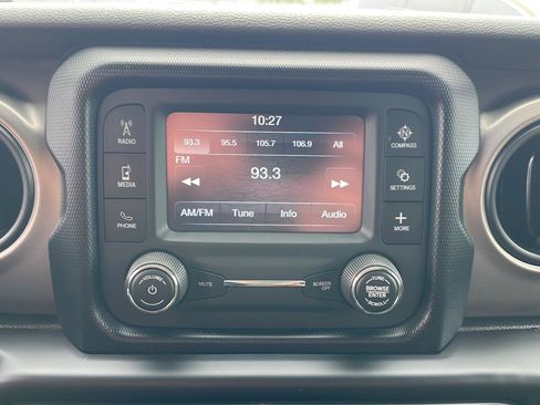 Used 2019 Jeep Wrangler Sport AWD/4WD image 23