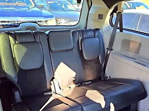 Used 2017 Dodge Grand Caravan SXT image 13