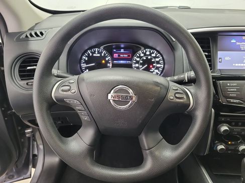 Used 2020 Nissan Pathfinder S FWD image 19