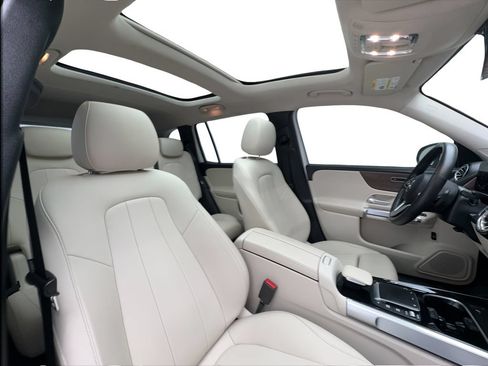 Used 2022 Mercedes-Benz GLB 250 4MATIC w/ Premium Package Lite image 28