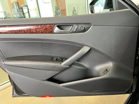 Used 2012 Volkswagen Passat 2.5 SEL Premium FWD image 15