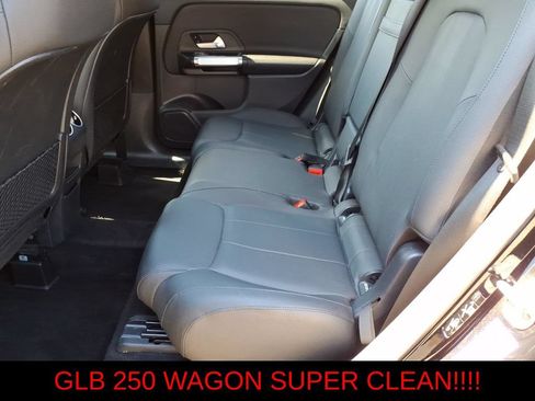 Used 2025 Mercedes-Benz GLB 250 4MATIC image 11