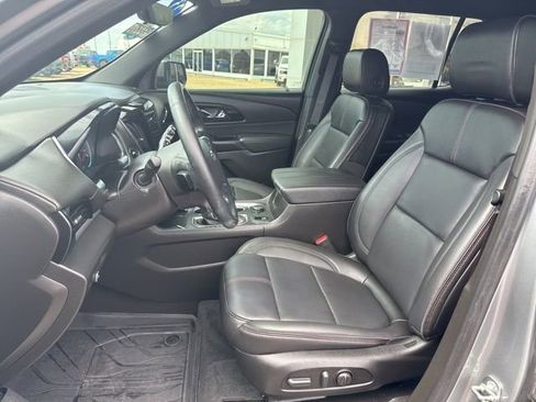 Used 2023 Chevrolet Traverse RS image 11