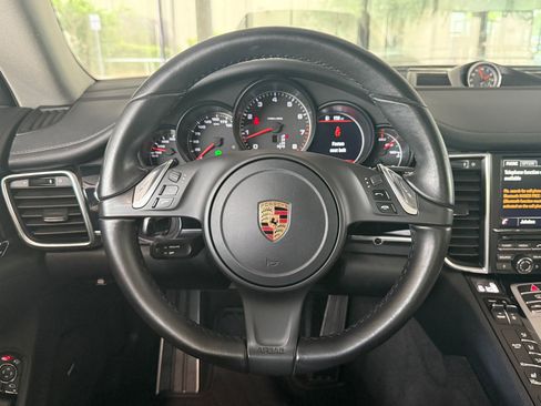 Used 2016 Porsche Panamera image 16
