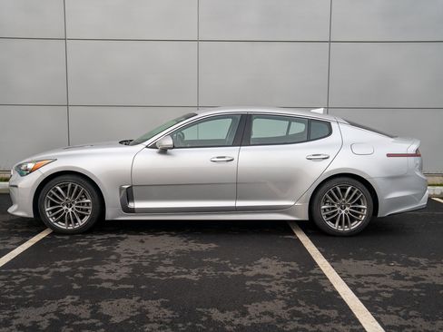 Used 2018 Kia Stinger image 2