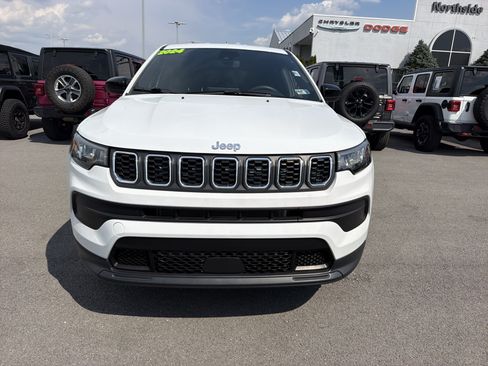Used 2024 Jeep Compass Sport AWD/4WD image 2
