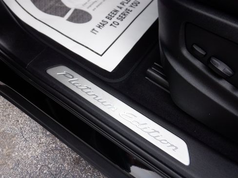 Used 2023 Porsche Cayenne Platinum Edition AWD/4WD image 17