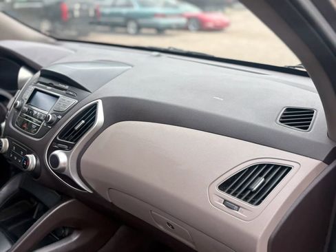 Used 2010 Hyundai Tucson GLS FWD image 16