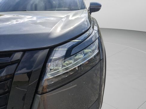 Used 2024 Nissan Pathfinder SL w/ Black Appearance Package image 10