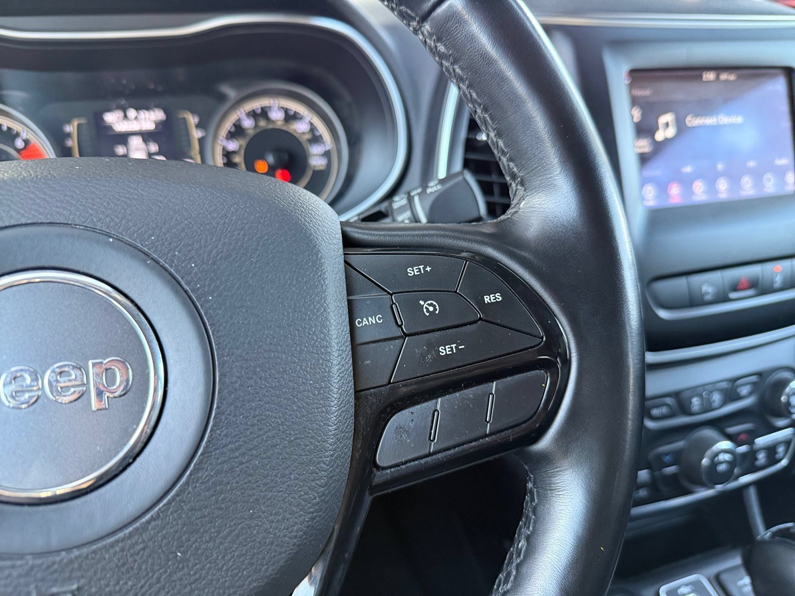 Used 2021 Jeep Cherokee Latitude Plus FWD image 14