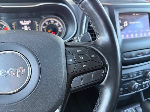 Used 2021 Jeep Cherokee Latitude Plus FWD image 14