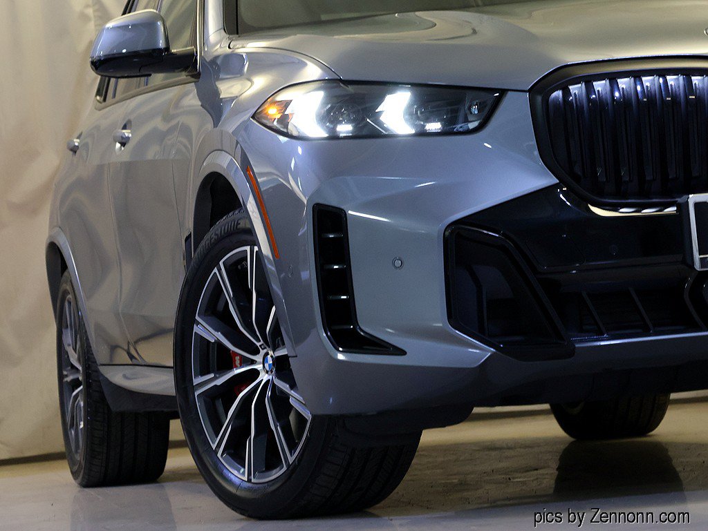 Certified 2024 BMW X5 xDrive40i w/ M Sport Package AWD/4WD image 4