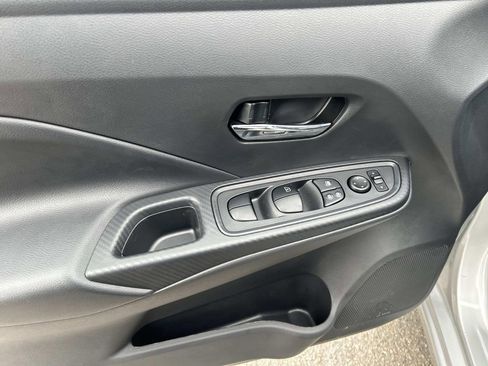 Used 2025 Nissan Versa SV w/ Trunk Package image 18