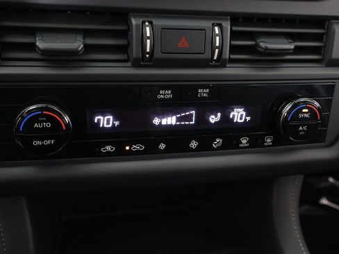 Used 2024 Nissan Pathfinder S image 45