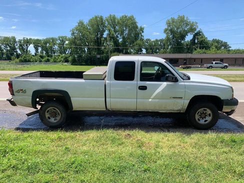 Used 2006 Chevrolet Silverado 2500 W/T AWD/4WD image 5