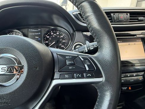 Used 2017 Nissan Rogue SV w/ Sun & Sound Touring Package image 31