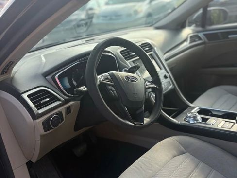 Used 2019 Ford Fusion SE image 14