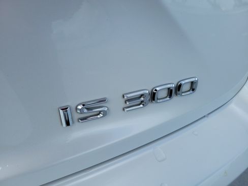 Used 2019 Lexus IS 300 w/ Navigation Package RWD image 8