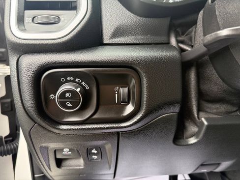 Used 2020 RAM 1500 Big Horn RWD image 12