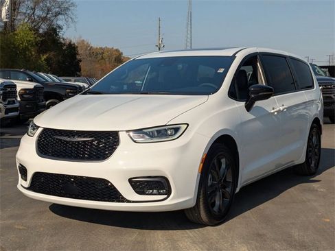 New 2026 Chrysler Pacifica Select image 4