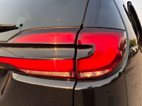 Used 2024 Chrysler Pacifica Touring-L FWD image 14