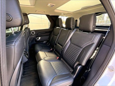 Used 2024 Land Rover Discovery S image 25