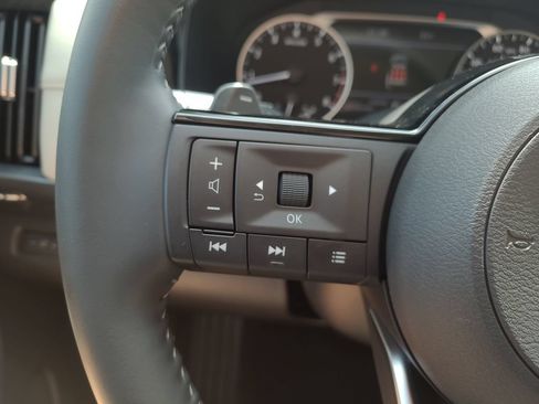 Certified 2025 Nissan Pathfinder SL FWD image 28
