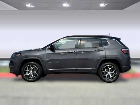 Used 2024 Jeep Compass Limited w/ Sun and Sound Group AWD/4WD image 2
