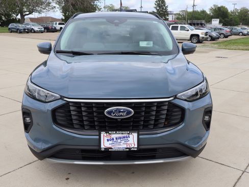 Used 2023 Ford Escape SE w/ PHEV Premium Package FWD image 3