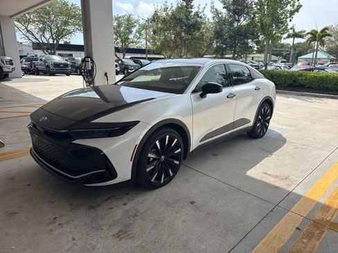 Used 2024 Toyota Crown Platinum image 1