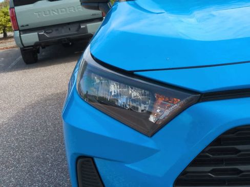 Used 2021 Toyota RAV4 LE AWD/4WD image 10