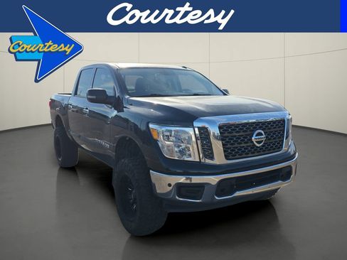 Used 2018 Nissan Titan SV w/ SV Convenience Package RWD image 1