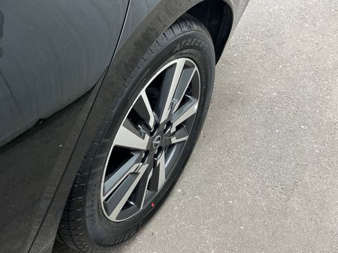 Used 2025 Nissan Versa SV image 30