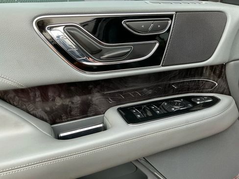 Used 2018 Lincoln Navigator Select w/ Technology Package image 9