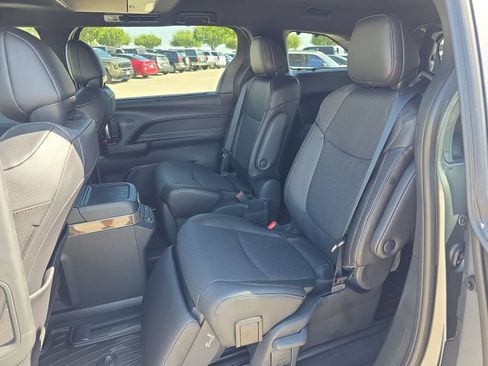New 2026 Toyota Sienna Platinum AWD/4WD image 10