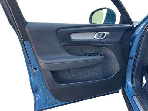 Certified 2025 Volvo XC40 B5 Plus image 10