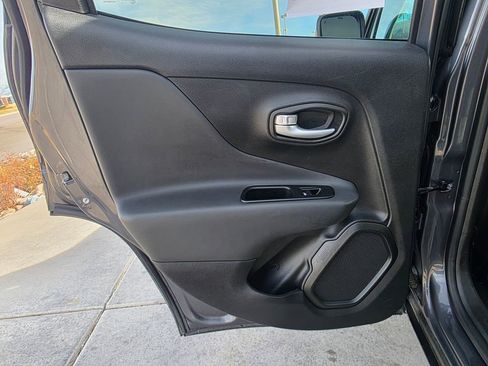 Used 2023 Jeep Renegade Altitude w/ Convenience Group I image 27