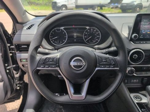 Used 2025 Nissan Sentra SV FWD image 22