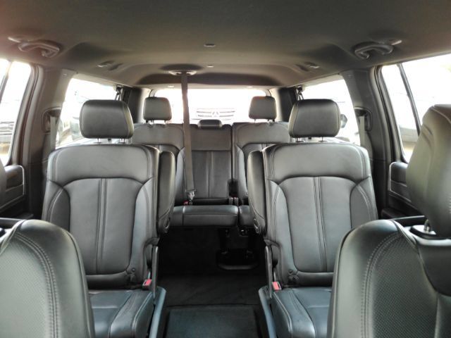 Used 2025 Jeep Wagoneer L Series II AWD/4WD image 35