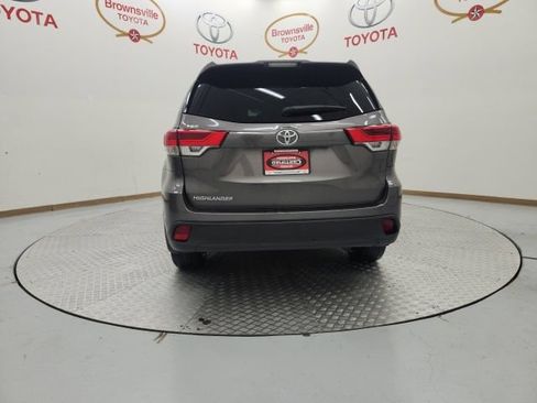 Used 2019 Toyota Highlander LE FWD image 7