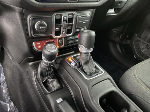 Used 2025 Jeep Wrangler Unlimited Sport S 4xe AWD/4WD image 28